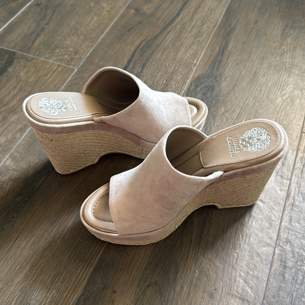 NWT Vince Camuto suede wedge sandals size 9✨ - Picture 7 of 9